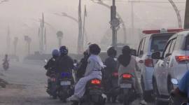 Kondisi kabut asap yang menyelimuti Kota Sampit pada pagi hari, Rabu (5/8/2026) kemarin. (Foto: Istimewa)