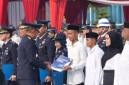 Direktur Jenderal Pemasyarakatan Mashudi menyerahkan secara simbolis surat keterangan pemberian remisi kepada narapidana dan anak binaan pada HUT Ke-81 RI di Politeknik Imigrasi dan Pemasyarakatan, Senin (17/8/2026). (Foto: HO-Biro Humas Datin Ditjen Pemasyarakatan)