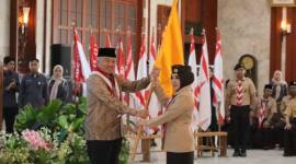 Gubernur Muhidin melepas kontingen pramuka Kalsel yang akan tampil pada ajang Jambore Nasional. Foto : istimewa