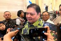 Menteri Koordinator Bidang Perekonomian Airlangga Hartarto menjawab pertanyaan awak media usai menghadiri Musyawarah Anggota Asosiasi Emiten Indonesia 2026 di Jakarta, Selasa (11/8/2026). (Foto: Antara/Harianto)
