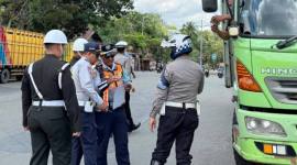 Dinas Perhubungan Kabupaten Balangan bersama Kepolisian Resor (Polres) Balangan serta Tim Pelaksana Kegiatan Pengawasan, Pengendalian Lalu Lintas Angkutan Jalan dan Penegakan Hukum menggelar Giat Penegakan Hukum Bidang LLAJ..- Foto; MC Balangan