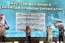 Kepala Kantor Perwakilan Bank Indonesia Provinsi Kalsel Haris Munandar (kedua kanan) bersama Gubernur Kalsel Muhidin (kedua kiri) membuka Investment Forum Pamor Borneo 2026 di Banjarmasin, Kalimantan Selatan, Jumat (7/8/2026). (Foto: Antara/Tumpal Andani A)
