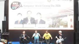 Wamenko Pangan Hanif Faisol Nurofiq saat meluncurkan kampanye “Aksi Bebersih Pemuda-Pemudi Merdeka dari Sampah” di Universitas Lambung Mangkurat (ULM) di Banjarmasin, Selasa (18/8/2026). (Foto: Antara)