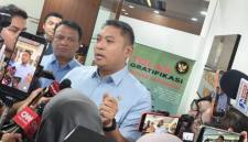 Kepala Badan Gizi Nasional (BGN) Sudaryono memberikan penjelasan selepas rapat terbatas membahas perbaikan tata kelola Makan Bergizi Gratis (MBG) bersama Kementerian Koordinator Bidang Pangan (Kemenko Pangan) di Jakarta, Rabu (26/8/2026). (Foto: Antara/M Riezko Bima EP)