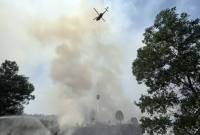 Foto Ilustrasi - Helikopter pengebom air memadamkan titik kebakaran lahan di kawasan Pengayuan, Banjarbaru, Kalimantan Selatan. (Foto: Antara)