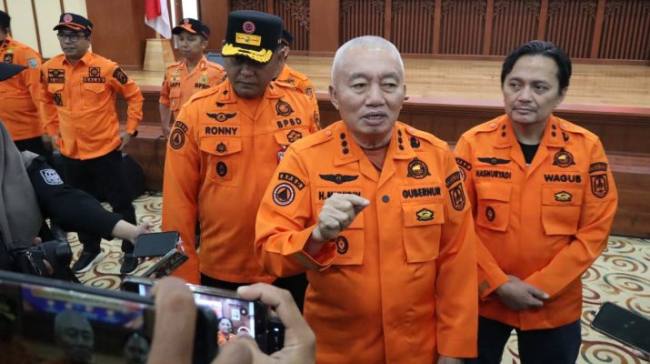Gubernur didampingi wagub memberikan keterangan. Foto : istimewa