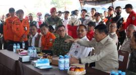Menko Polkam saat berada di post terpadu penanganan karhutla di Kalsel. Foto : Istimewa