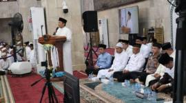 Wagub Kalsel saat menyampaikan sambutan pada kegiatan Tabligh Akbar di  Masjid Sabilal Muhtadin. Foto : istimewa