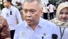 Menteri Perhubungan Dudy Purwagandhi menjawab pertanyaan wartawan saat ditemui di Istana Kepresidenan RI, Jakarta, Kamis (6/8/2026). (Foto: Istimewa)