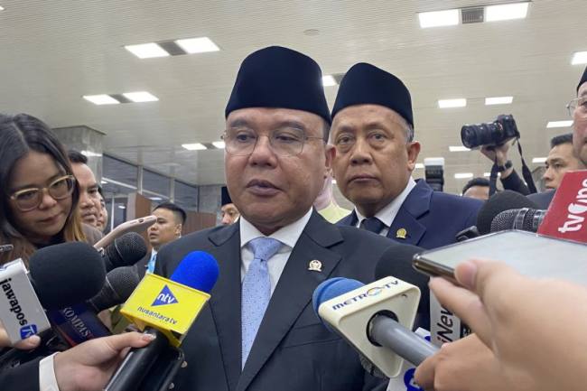 Wakil Ketua DPR RI Sufmi Dasco Ahmad menjawab pertanyaan pers di kompleks parlemen, Senayan, Jakarta, Jumat (14/8/2026). (Foto: Antara/Fath Putra M)
