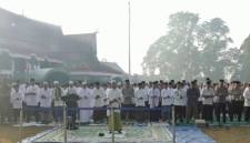 
Pemerintah Kabupaten Kobar bersama masyarakat saat melaksanakan shalat Istisqa di halaman kantor Pemkab Kobar, Selasa (18/8/2026). (Foto: Antara/Safitri RA)