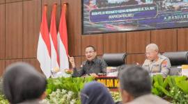 Ketua DPRD Provinsi Kalimantan Selatan H. Supian HK menghadiri Rapat Gelar Operasional (GO) dan Pembinaan Triwulan (TW) II Tahun 2026 Polda Kalsel di Rupatama Polda Kalsel, Senin (3/8/2026) (SuarIndonesia/Repro)
