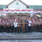 Peserta Kontingen Pramuka Penggalang Kwartir Cabang Balangan, foto bersama dengan Pemerintah Daerah.