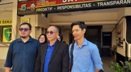 Kuasa hukum korban, David Santosa (tengah) perwakilan Kantor Hukum DR Masdari Tasmin SH MH. (SuarIndonesia/YI)