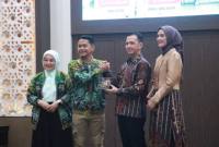 Wali Kota Banjarmasin H. Muhammad Yamin HR jabat tangan dengan Kapolresta Kombes Pol Riza Muttaqin, Senin (3/8/2026) malam (SuarIndonesia/Repro)