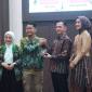Wali Kota Banjarmasin H. Muhammad Yamin HR jabat tangan dengan Kapolresta  Kombes Pol Riza Muttaqin, Senin (3/8/2026) malam (SuarIndonesia/Repro)