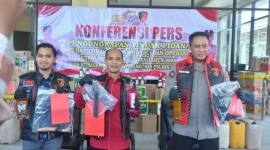 Dir Reskrimum Polda Kalsel Kombes Pol. Frido Situmorang bersama Kabid Humas, Kombes Pol. Nur Khamid  dan Kasubdit 3 Ditreskrimum, Kompol Dedy Yudanto