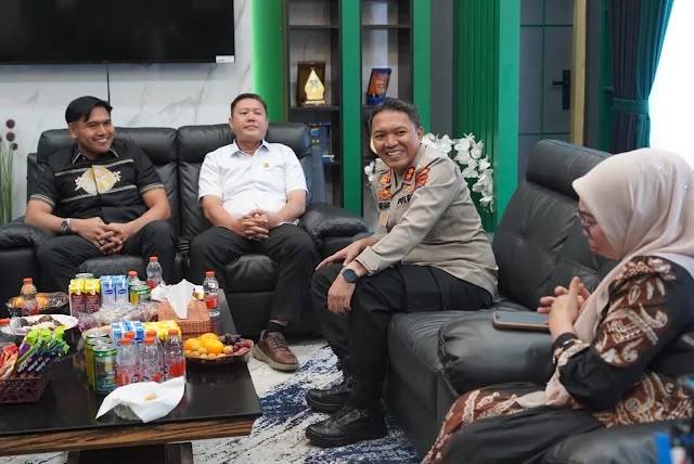 Pimpinan DPRD Kabupaten Balangan menerima kunjungan silaturahmi Kapolres Balangan, AKBP Arif Mansyur Supartono, di Kantor DPRD Balangan, Rabu (5/8/2026). (SuarIndonesia/Adv)