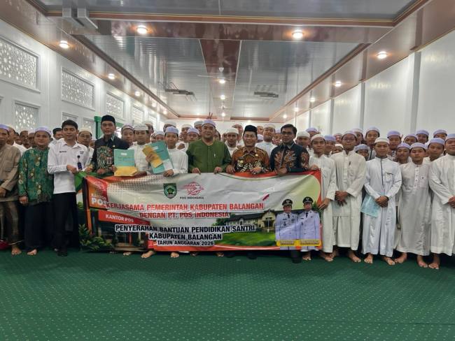 Pemerintah Kabupaten Balangan menyalurkan, bantuan pendidikan kepada 2.751 santri asal Kabupaten Balangan yang menempuh pendidikan di berbagai pondok pesantren. Salah satunya diserahkan kepada santri di Pondok Pesantren Riyadhul Muhibbin Bungin dan Pondok Pesantren Nurul Muhibbin Barabai, Kamis (6/8/2026).
