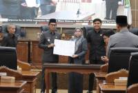 Rapat Paripurna tentang kesepakatan Raperda Perubahan APBD