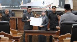 Rapat Paripurna tentang kesepakatan Raperda Perubahan APBD