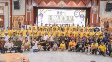 Silaturahmi dan penandatanganan kontrak pemain baru Keluarga Besar PS Barito Putera di Gedung Mahligai Pancasila, Banjarmasin, Jumat (8/8/2026) bersama wakil Gubernur Kalsel Hasnuryadi Sulaiman. (SuarIndonesia/Repro)