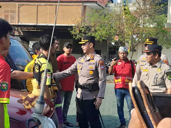 Polresta Banjarmasin menggelar apel gelar pasukan penanggulangan bencana karhutla 2026 di halaman Mapolresta Banjarmasin, Selasa (11/8/2026). (SuarIndonesia/Repro)