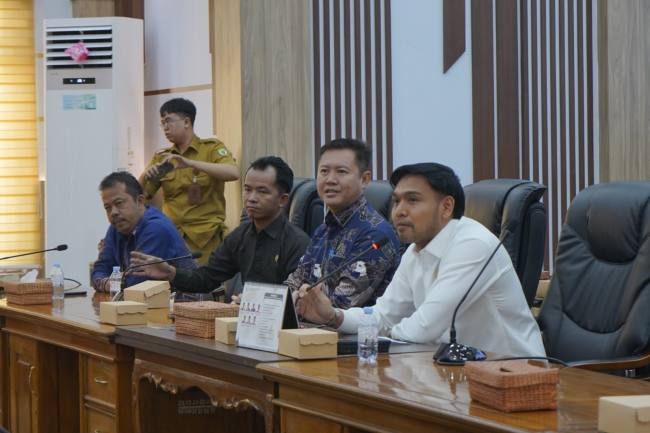 Wakil Ketua I DPRD Balangan, M. Rizkan (kanan)