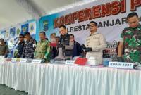 Kasus tersebut disampaikan Kapolresta Banjarmasin Kombes Pol Riza Muttaqin saat konferensi pers di Mapolresta Banjarmasin, Kamis (13/8/2026). (SuarIndonesia/YI)