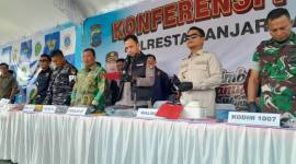 Kasus tersebut disampaikan Kapolresta Banjarmasin Kombes Pol Riza Muttaqin saat konferensi pers di Mapolresta Banjarmasin, Kamis (13/8/2026). (SuarIndonesia/YI)
