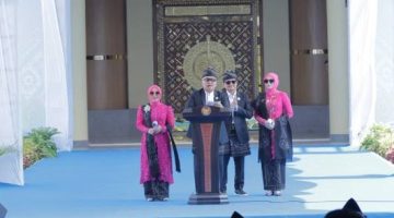 Gubernur Kalsel, H. Muhidin meresmikan Masjid Syekh Muhammad Arsyad Al Banjarni.  Bertepatan dengan puncak peringatan Hari Jadi ke 76 Provinsi Kalsel, Kamis (13/8/2026) (SuarIndonesia/RW)