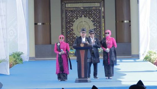 Gubernur Kalsel, H. Muhidin meresmikan Masjid Syekh Muhammad Arsyad Al Banjarni.  Bertepatan dengan puncak peringatan Hari Jadi ke 76 Provinsi Kalsel, Kamis (13/8/2026) (SuarIndonesia/RW)