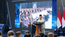 Presiden Prabowo Subianto berpidato saat acara peluncuran motor listrik nasional beserta ekosistem pendukungnya di fasilitas produksi motor listrik di Cikarang, Kabupaten Bekasi, Jawa Barat, Kamis (13/8/2026). (Foto: HO-BPMI Sekretariat Presiden)
