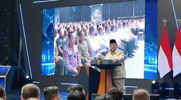 Presiden Prabowo Subianto berpidato saat acara peluncuran motor listrik nasional beserta ekosistem pendukungnya di fasilitas produksi motor listrik di Cikarang, Kabupaten Bekasi, Jawa Barat, Kamis (13/8/2026). (Foto: HO-BPMI Sekretariat Presiden)

