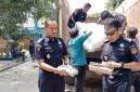 Bea Cukai Banjarmasin melakukan penindakan terhadap rokok ilegal yang dikirim menggunakan sebuah truk. (SuarIndonesia/DO)