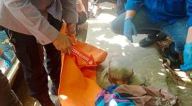 Seorang pria lanjut usia, Asmani (70), warga Desa Tinggiran Luar RT 10, Kecamatan Tamban, Kabupaten Barito Kuala (Batola), ditemukan tergeletak di kawasan Siring Pasar Tungging, Jalan Belitung Darat, Banjarmasin Barat, Selasa (18/8/2026). SuarIndonesia/DO)