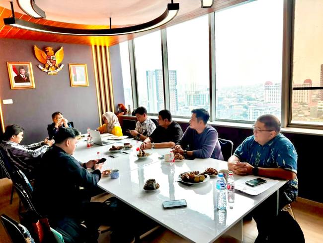 Koordinasi Kenaikan Tipologi UPTD Museum Lambung Mangkurat bersama perwakilan Direktorat Jenderal Otonomi Daerah (Ditjen Otda) Kementerian Dalam Negeri RI Kamis (20/8/2026) (SuarIndonesia/RW)