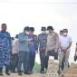 Turun langsung ke titik lokasi karhutla di sekitar Posko Tegal Arum, Kota Banjarbaru, Minggu (23/8/2026). (SuarIndonesia/Ist)