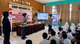 Suasana berbeda ini mewarnai SMP Negeri 30 Banjarmasin, Senin (24/8/2026). (SuarIndonesia/YI)