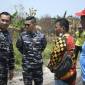 Dankodaeral XIII Laksamana Muda TNI Sumarji Bimoaji turun langsung ke lokasi Kebakaran Hutan dan Lahan (Karhutla) di Pos Karhutla Makmur, Hutan Lindung, Kecamatan Gambut, Kabupaten Banjar, Kalimantan Selatan (Kalsel, Sabtu (29/8/2026) sore (SuarIndonesia/Ist)