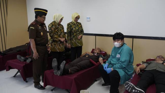 Kegiatan sosial kemanusiaan donor darah dilaksnakan jajaran  Kejaksaan Tinggi Kalimantan Selatan (Kejati Kalsel), Senin, (31/8/2026). (SuarIndonesia/Ist)