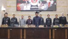 Seluruh fraksi Dewan Perwakilan Rakyat Daerah (DPRD) Provinsi Kalimantan Selatan resmi sepakati/menyetujui dua Rancangan Peraturan Daerah (Raperda) strategis dalam Rapat Paripurna di Banjarmasin, Senin (31/8/2026). (SuarIndonesia/Ist)