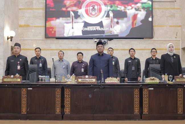 Seluruh fraksi Dewan Perwakilan Rakyat Daerah (DPRD) Provinsi Kalimantan Selatan resmi sepakati/menyetujui dua Rancangan Peraturan Daerah (Raperda) strategis dalam Rapat Paripurna di Banjarmasin, Senin (31/8/2026). (SuarIndonesia/Ist)