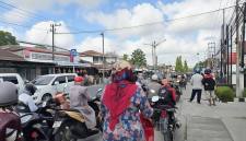Antrean panjang di salah satu SPBU Kotawaringin Barat. (Foto: detikKalimantan/Sigit P)