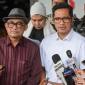 Kuasa hukum mantan Jaksa Agung Muda Bidang Tindak Pidana Khusus (Jampidsus) Febrie Adriansyah, Febri Diansyah (kanan) dan Firman Wijaya (kiri) menyampaikan keterangan pers di Pengadilan Negeri Jakarta Selatan, Jakarta, Rabu (5/8/2026). (Foto: Antara/Rivan Awal L)