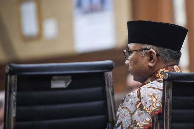 Terdakwa kasus dugaan korupsi kuota haji Yaqut Cholil Qoumas mengikuti sidang dengan agenda tanggapan perlawanan Jaksa Penuntut Umum (JPU) KPK di Pengadilan Tipikor, Jakarta, Jumat (21/8/2026). (Foto: Dok Antara/M Adimaja)
