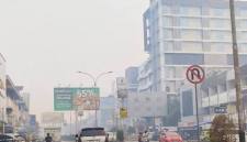 Kondisi kabut asap yang menyelimuti Kota Pontianak pada Kamis (27/8/2026). (Foto: Antara/Dedi)
