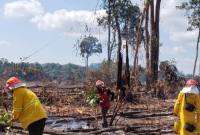 Tim Brigade Karhutla UPTD KPHP Bongan bersama Regu MPA Kampung Deraya melaksanakan ground check dan pemadaman Karhutla di Kampung Lemper, Kecamatan Bongan, Kabupaten Kutai Barat, Selasa (11/8/2026). (Foto: HO-Dishut Kaltim)