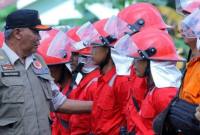 Kepala BPBD Kotawaringin Timur Multazam bersama Masyarakat Pemadam Api. (Foto: Dok BPBD Kotim)