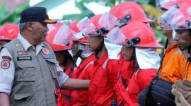 Kepala BPBD Kotawaringin Timur Multazam bersama Masyarakat Pemadam Api. (Foto: Dok BPBD Kotim)